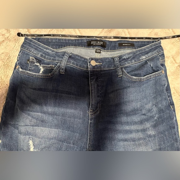 Judy Blue Distressed Frayed Hem Skinny Jeans Size 13/31 - Picture 2 of 13